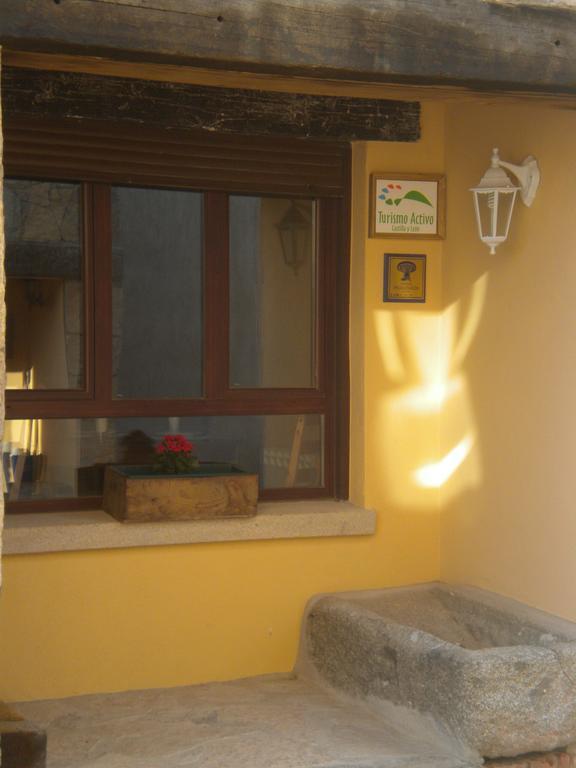Hostal Rural Las Cuatro Calles San Martín del Pimpollar Exterior foto